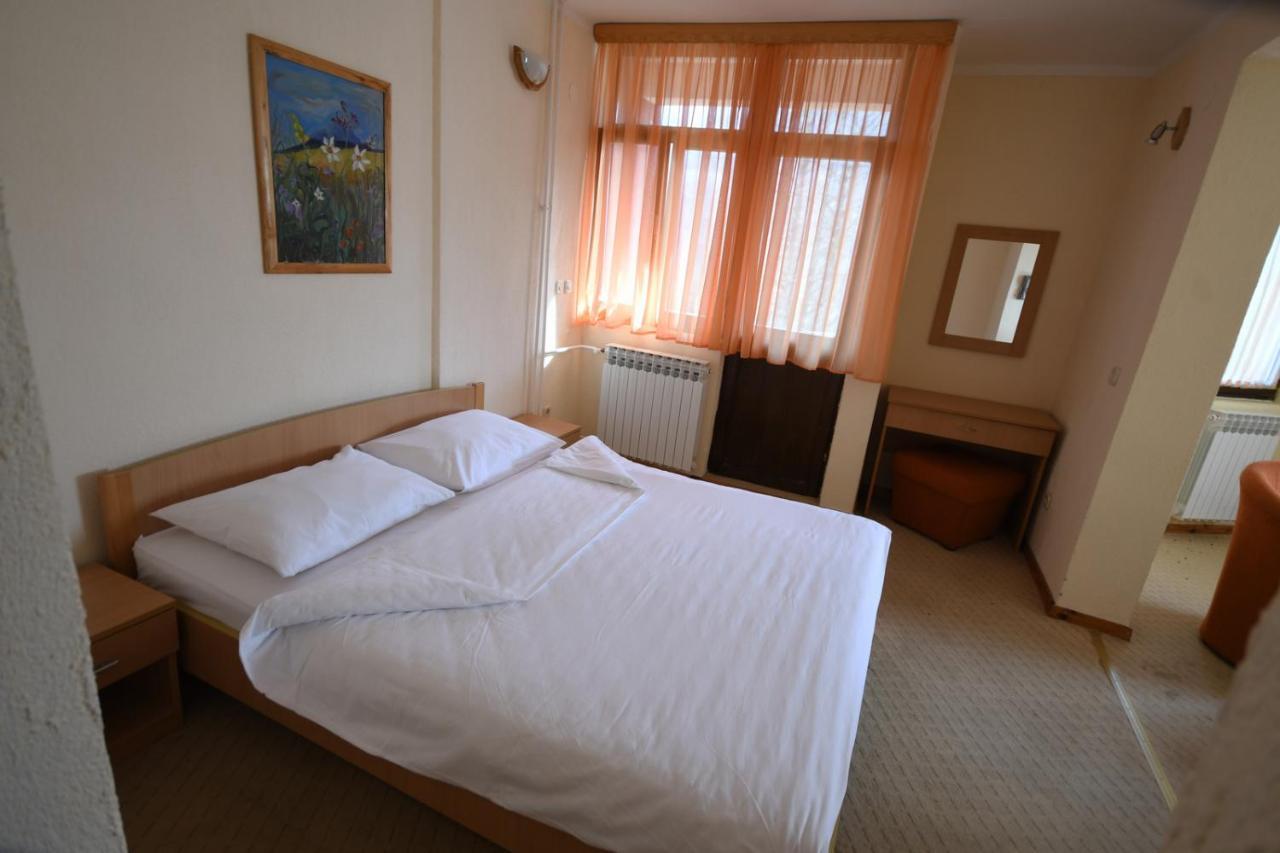 Hotel Mladost Tjentiste Bagian luar foto