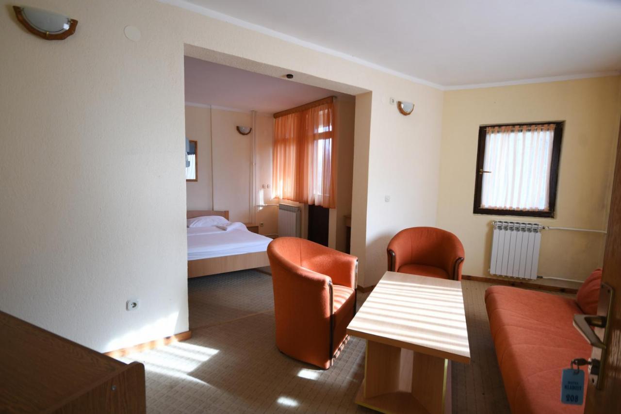 Hotel Mladost Tjentiste Bagian luar foto