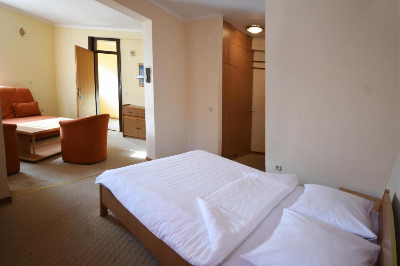 Hotel Mladost Tjentiste Bagian luar foto