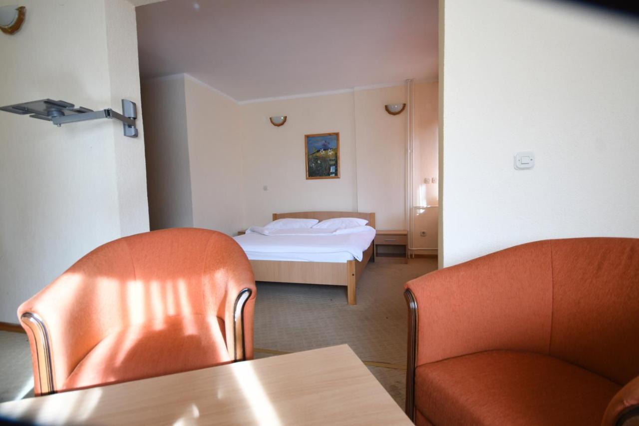 Hotel Mladost Tjentiste Bagian luar foto