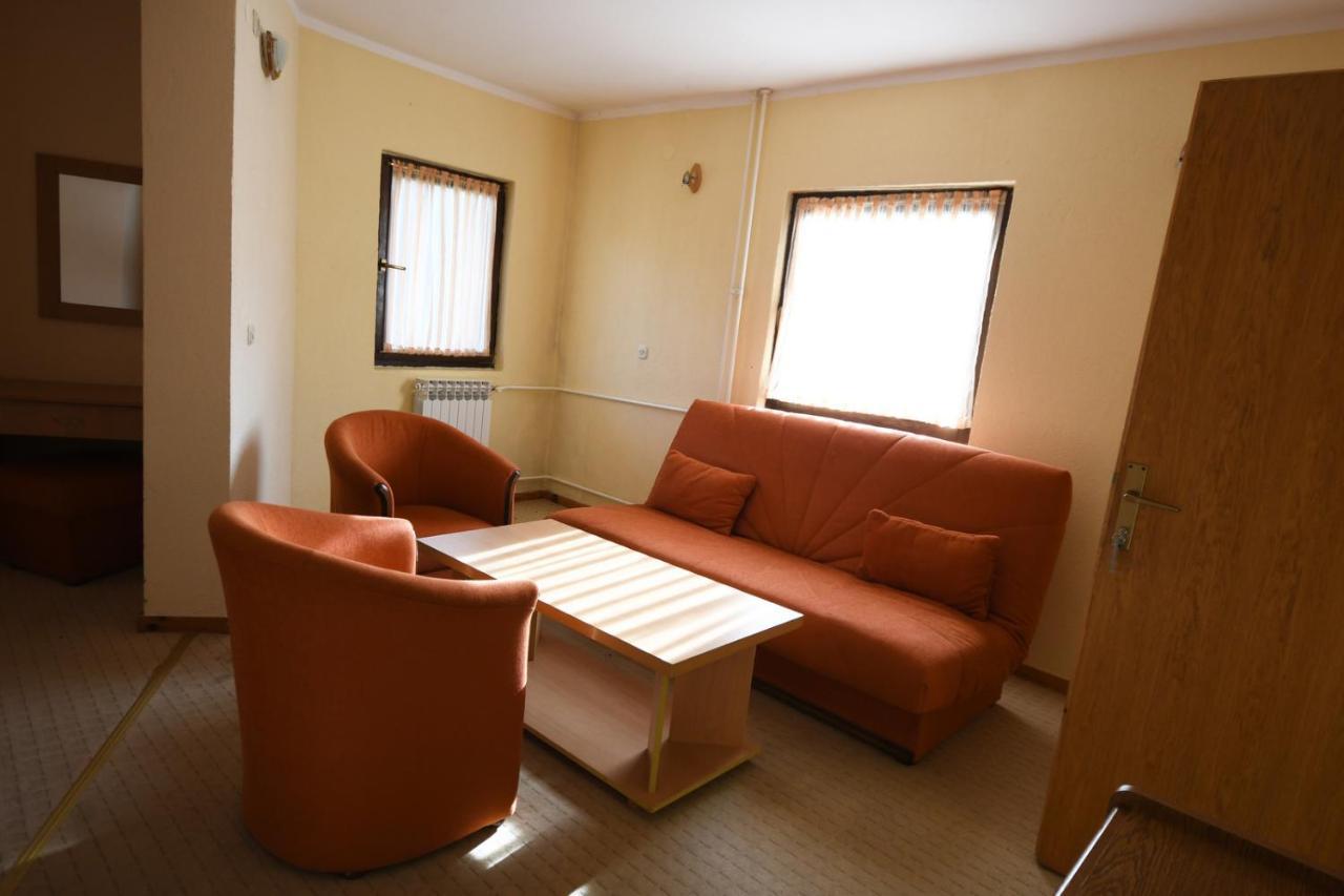 Hotel Mladost Tjentiste Bagian luar foto